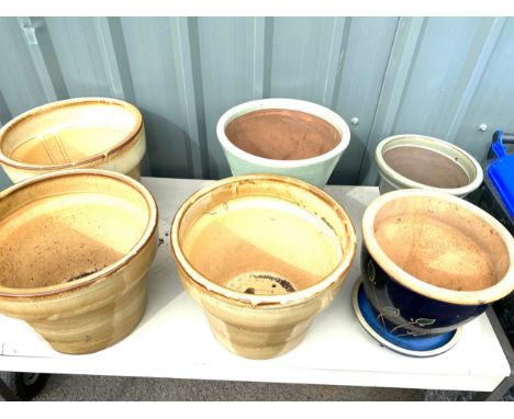 Selection of 6 garden planter larges measures approx 12 inches tall 13.5 diameter 