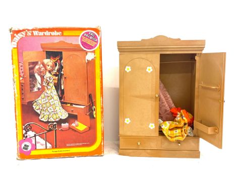 Mary Quant Vintage 70's Daisy Doll 12 x 8 inch Wardrobe with a selection of sorted clothes 