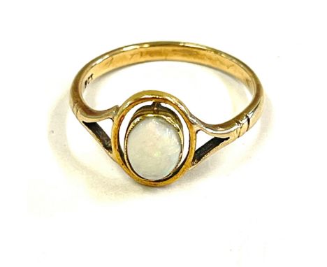 9ct gold vintage ladies opal ring, approximate ring size M 