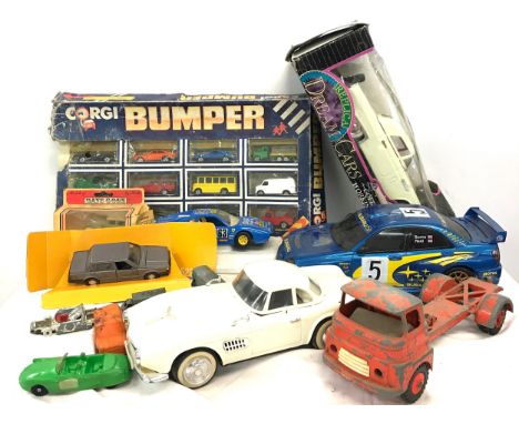 Selection of vintage diecast cars to include Corgi etc, some with boxes 