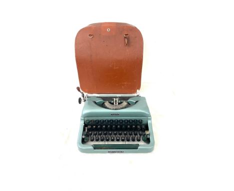 Vintage Imperial Good companion 4 typewriter in case 