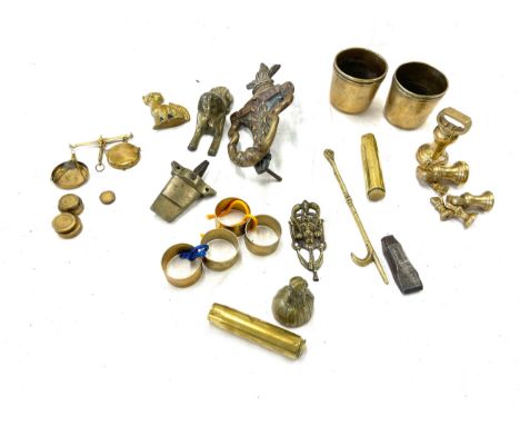 Collection of brassware to include a full set of weights, small scales, knocker etc 