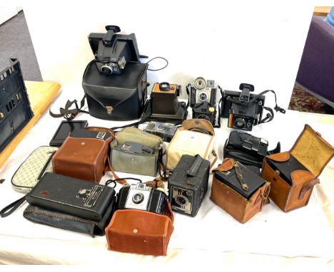 Selection of vintage cameras to include Polaroid Colourpack III, Kodak Flashmite III, Colour Swinger II,  selection of browni