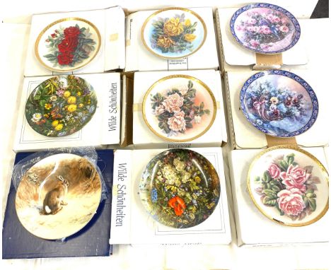 Large selection of assorted wall plates includes royal worcester etc 
