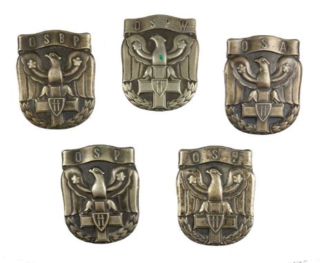 Badges made of white metal, oxidized in the form of a shield with a stylized eagle leaning its talons on the arms of the Cros