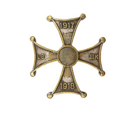 One-piece badge in the form of a cross ending with spheres, with the dates 1917 - 1918 visible horizontally on the arms (L B 