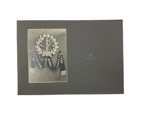 A4 size card, gray in color, on the left side there is a photo measuring 17.8 cm x 12.5 cm, which shows a steel wreath of lau