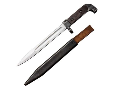 6H2 bayonet produced in 1958 by Fabryka Broni Radom, bayonet for the AK47 carbine. The bayonet is richly signed on the crossg