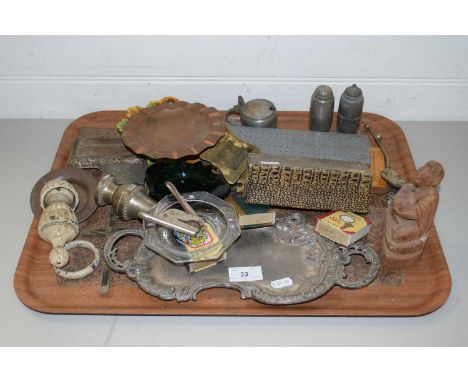 TRAY VARIOUS MIXED ITEMS TO INCLUDE CRIBBAGE BOARD, CONDIMENT SETS AND OTHER ITEMS