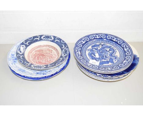 MIXED LOT VARIOUS 19TH CENTURY AND LATER BLUE AND WHITE PLATES TO INCLUDE THE SPODE BLUE ROOM COLLECTION