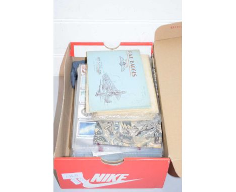 SHOEBOX CONTAINING VARIOUS CIGARETTE CARDS, PRINCIPALLY PLAYERS, WILLS AND CHURCHMANS PLUS FURTHER CHINESE AND THAI BANK NOTE