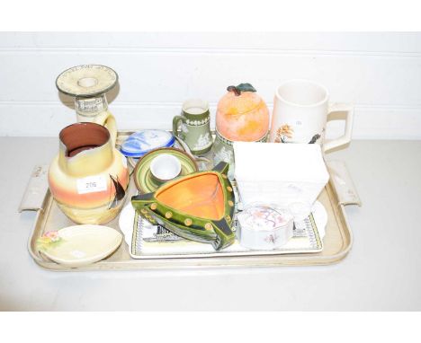 TRAY OF MIXED WARES TO INCLUDE A DOULTON BATTLE OF HASTINGS CANDLESTICK, SMALL TORQUAY WARE JUG, VARIOUS ORNAMENTS ETC