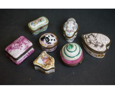 A collection of seven antique patch / pill boxes to include enamel examples. 