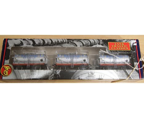 Bachmann 33-526 tank traffic classics set of three National Benzole. P&amp;P Group 1 (£14+VAT for the first lot and £1+VAT fo