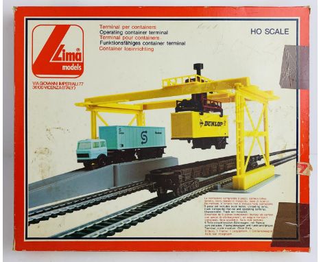 Lima HO Scale Operating Container Terminul - Boxed. P&amp;P Group 1 (£14+VAT for the first lot and £1+VAT for subsequent lots
