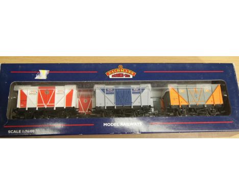 Bachmann 38-160K anniversary vent van 3 x set Collectors Club special. P&amp;P Group 1 (£14+VAT for the first lot and £1+VAT 