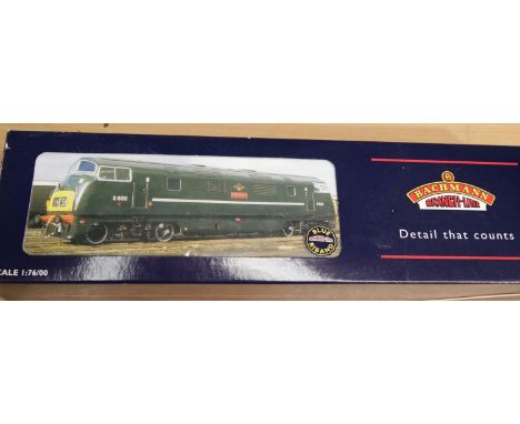 Bachmann Warship Class D832 Onslaught green (wrong box). P&amp;P Group 1 (£14+VAT for the first lot and £1+VAT for subsequent