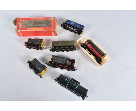 A QUANTITY OF BOXED AND UNBOXED OO GAUGE SHUNTING LOCOMOTIVES, Hornby class 08 No.08 513, Virgin red and black livery (R2669)