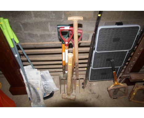 A small quantity of gardening tools to include digging fork, spade, hand trowel, sledge hammer