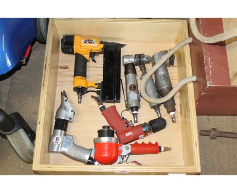 A wooden tray and contents of various air powered tools to include a Shingno die grinder, a Shingno angle grinder, Rockworth 