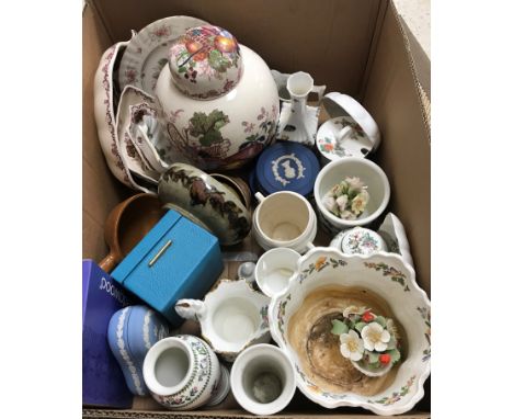 A box containing various Mason's ironstone, to include large ginger jar, Mason's ironstone fruit basket, ginger jar, etc., va