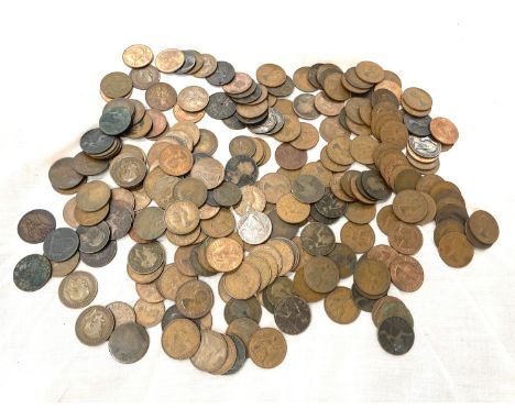 Large selection vintage circulated old one pennies, Selection circulated old 10p coins, circulated half pennys, new pennys et
