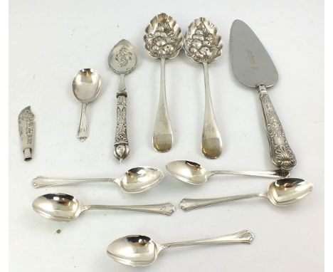 EMILE VINER (VINER'S LTD) A PAIR OF EARLY 20TH CENTURY SILVER BERRY SPOONS decorative bowls with plain handles, Sheffield 193
