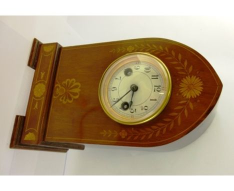 AN EDWARDIAN MAHOGANY CASED MANTEL CLOCK of lancet form, marquetry inlaid, 28cm high (7cm dial) 