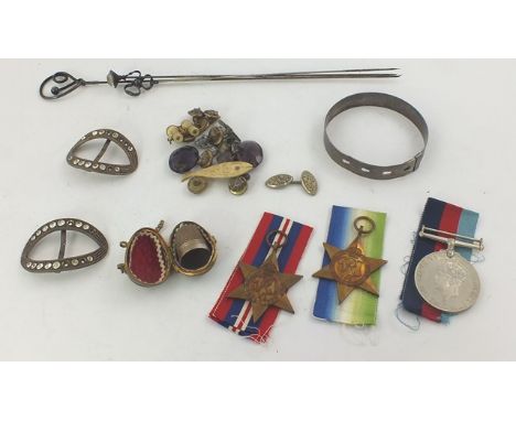 A QUANTITY OF ITEMS INCLUDING; cuff links, hat pins, mother of pearl handled pen knife, propelling pencil, thimble in ovoid c