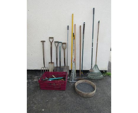 A quantity of vintage and later long and short handled gardening related tools, a circular sieve and an 800w electric tiller 