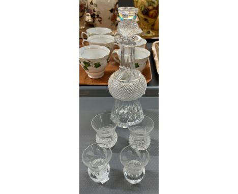 Small thistle design crystal glass decanter with four tot/dram thistle glasses.  (5)   (B.P. 21% + VAT) 