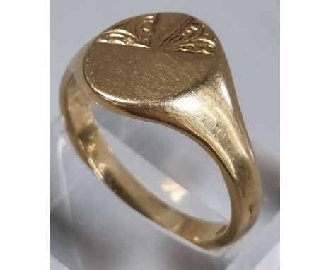 9ct gold gents signet ring.  7.2g approx.  Size W.  (B.P. 21% + VAT) 