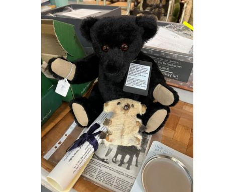 Collection of modern Steiff teddy bears to include: A1986 'Anniversary Bear' with blue ribbon 2002, White 7cm Club Gift Bear 
