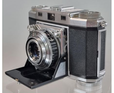 Zeiss Ikon 35mm viewfinder camera with leather Eveready case.  (B.P. 21% + VAT) 