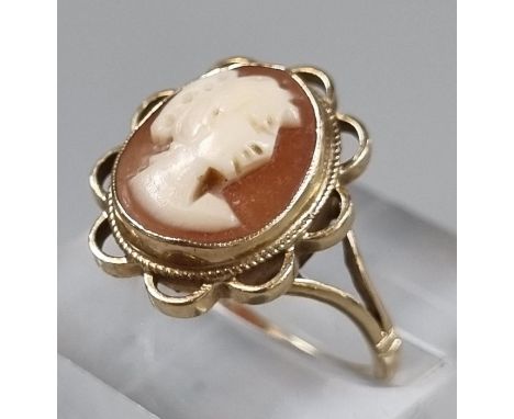 9ct gold cameo portrait ring.  2.9g approx.  Size N.  (B.P. 21% + VAT) 