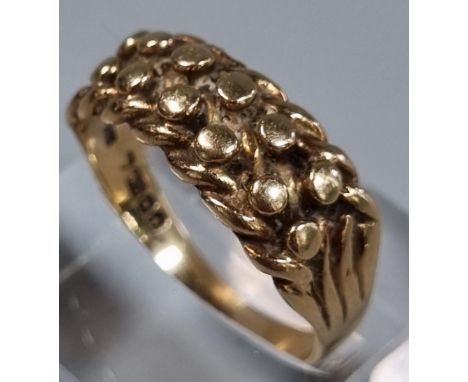 9ct gold dress ring.  4.7g approx.  Size T.  (B.P. 21% + VAT) 
