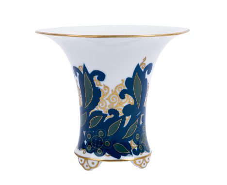 ROSENTHAL Vase 'Rosari', Marke um 1920. Kraterförmige Vase mit unterglasurblauer Malerei und Goldstaffage, Rosari-Dekore (ab 