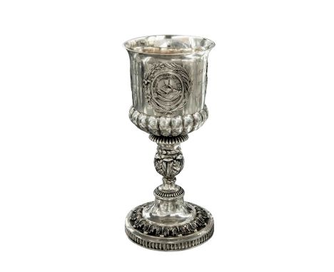 DEUTSCH, Jubiläumskelch, 12 Lot (750 Silber), um 1837, runder, gestufter Standfuß mit einem reliefierten Band aus Akanthusblä