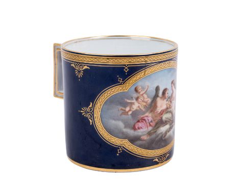MEISSEN Bildtasse 'Venus und Mercur', 1. Wahl, nach 1850/60. Weißporzellan kobaltblau gefasst, Zylindertasse mit reicher Gold