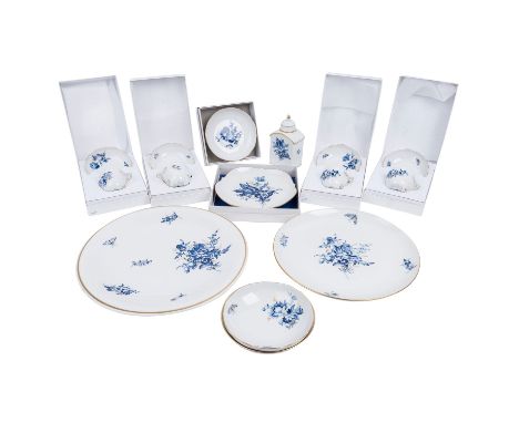 MEISSEN 15- tlg Konvolut 'Aquatinta', 1. und 2. Wahl, Aquatinta-Dekor: blaue Blumenmalerei mit Goldgräsern, Insekten und Gold