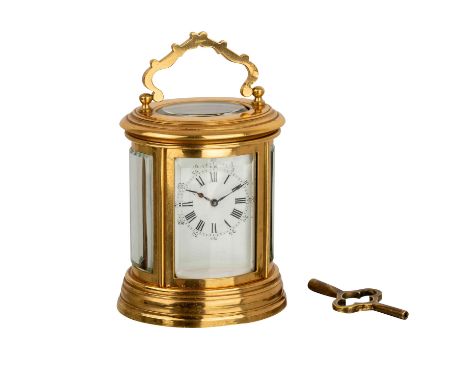 KLEINE FRANZÖSISCHE REISEUHR Ende 19.Jh., rechteckiges Federzug Wochenwerk, Ankerechappement, Emailzifferblatt, graviertes ve
