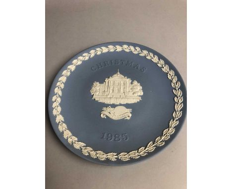 COLLECTION OF CABINET PLATES,including Wedgwood Jasper Ware plates, Bing &amp; Grondahl blue and white and seven Hummel plate