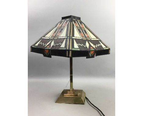 AMERICAN MISSION STYLE TABLE LAMP,with leaded glass shade