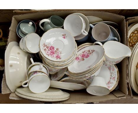 A mixed quantity of china tea and dinner wares including Denby, Wedgwood, Alfred Meakin, Brakesome china, Colclough, Royal Wo