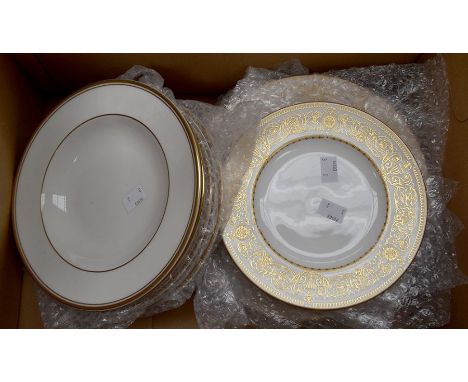 A Royal Worcester "Hyde Park" pattern 7 piece dinner service including: dinner plates, cups, saucers, pair of tureen &amp; co