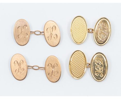 A pair of oval 9ct gold cufflinks, comprising double oval links, one with machine engraved decoration the other initialled C.