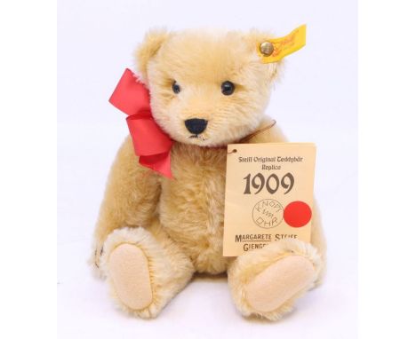 Steiff: A Steiff 1909 replica bear, 406201, height approx. 10"