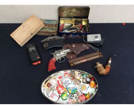 A collectors lot to include; fruit knives, watch repair knives, other pen knives, collection of police badges, vintage Nokia 