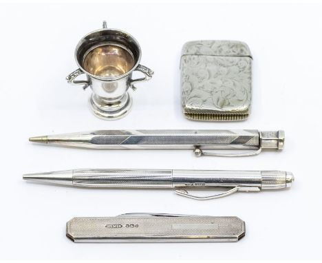 A group of silver to include: an Edwardian silver tyg tot cup, hallmarked Birmingham, 1910; two Modern engine turned silver p