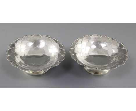 A pair of George V small silver comports, by Mappin & Webb, hallmarked Sheffield 1930, of scalloped shape with fish scale dec